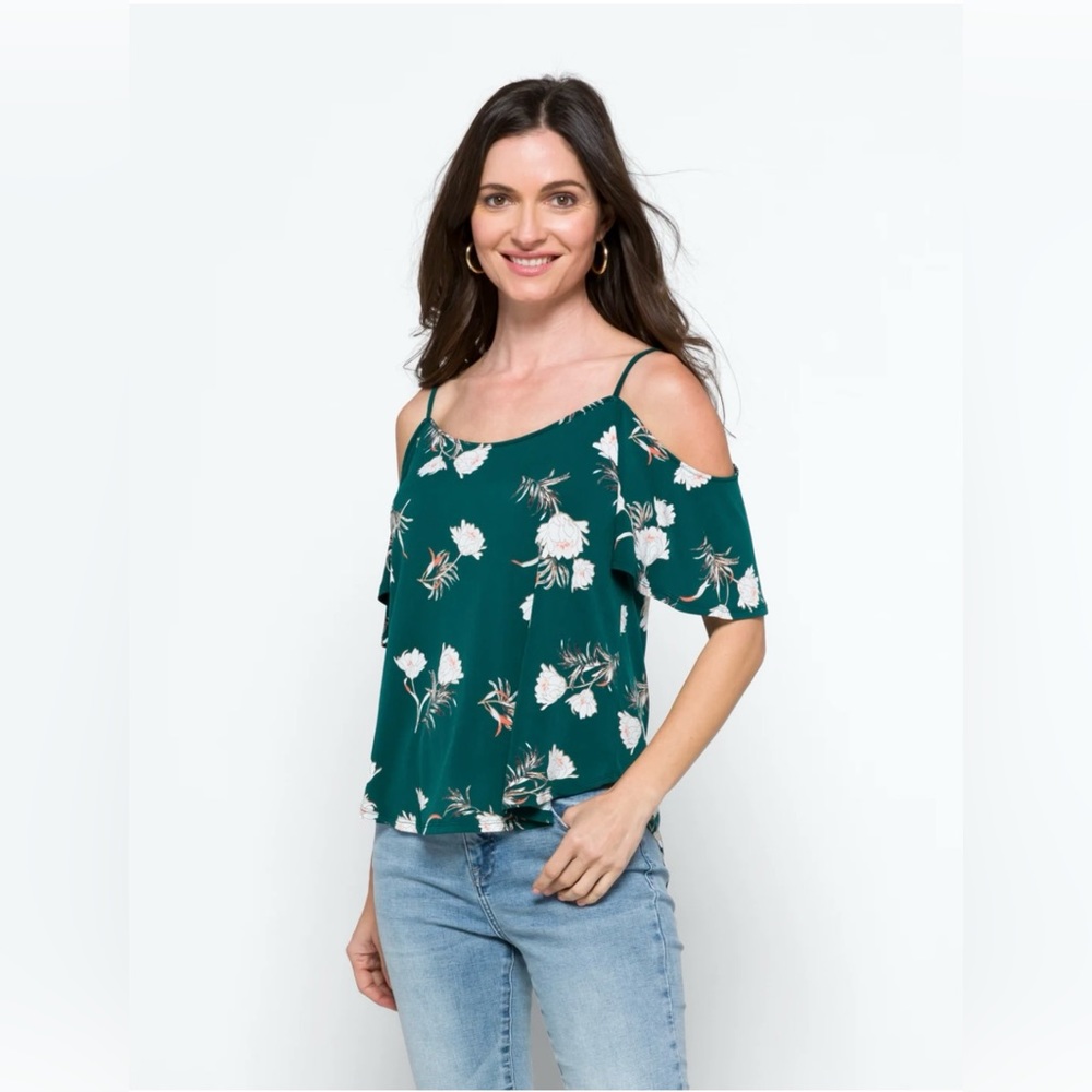 KAILEIGH
Valette Back Detail Cold
Shoulder Knit Top NWOT
